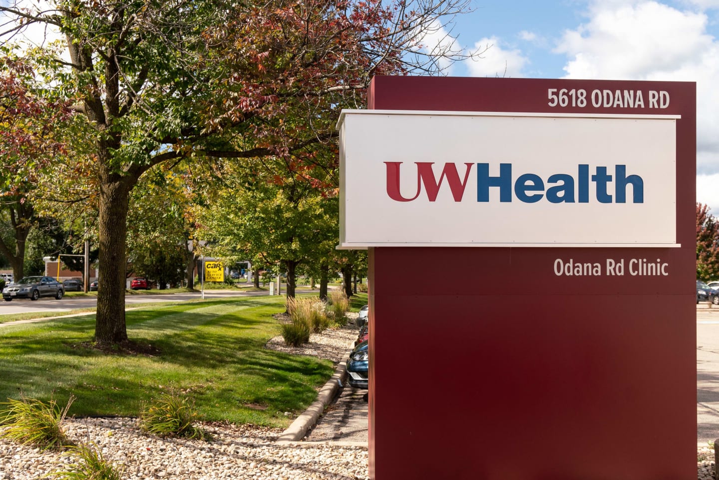 A sign that reads "UW Health Odana Road Clinic"