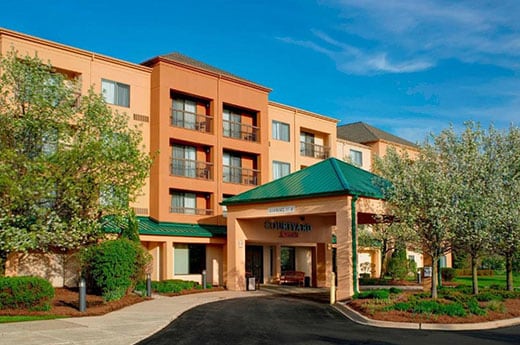 EThe outside of the Courtyard by Marriott Detroit building