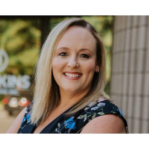 Lori Hawkins headshot