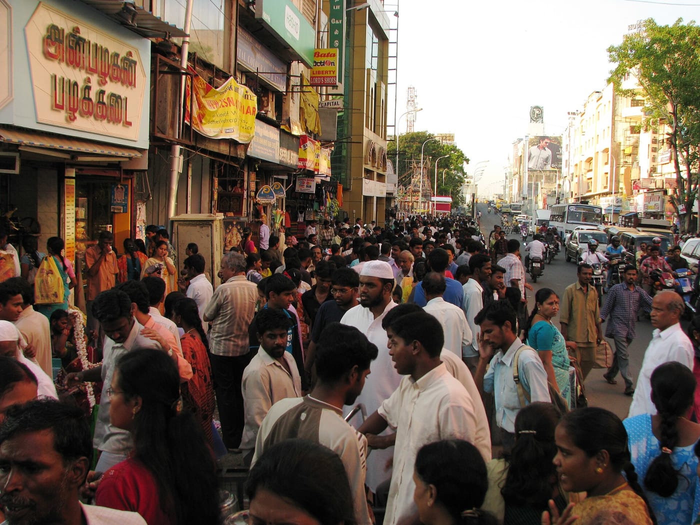 The T. Nagar market area is Chennai's busiest. As well as being the main hub for silk saris and gold in the region, one can also get all jum