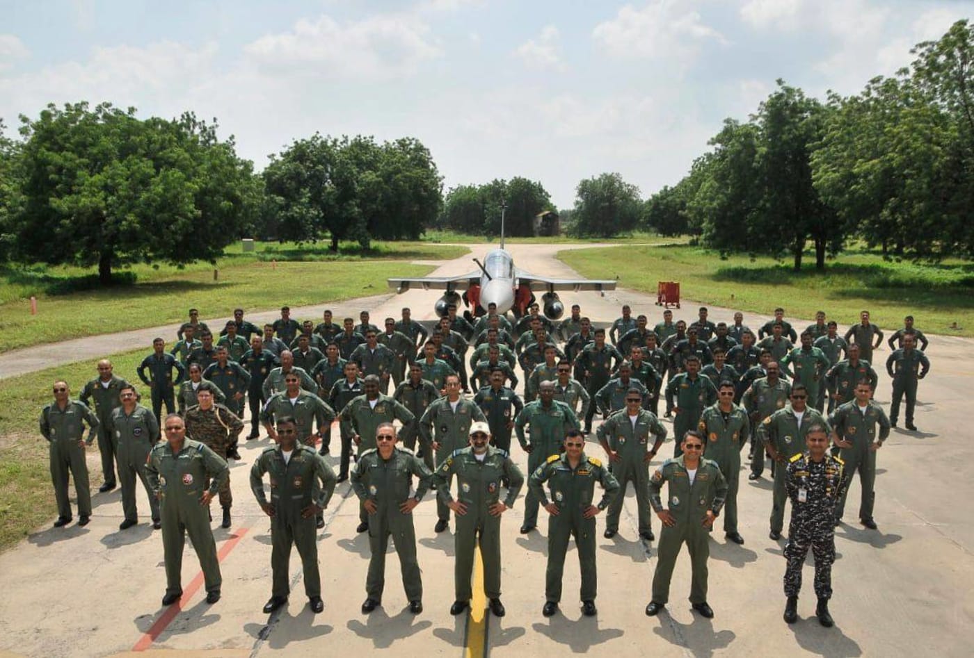 All the three Vice Chiefs of the Indian Armed Forces took to the skies at Air Force Station Jodhpur in the indigenous #Tejas fighter jets of