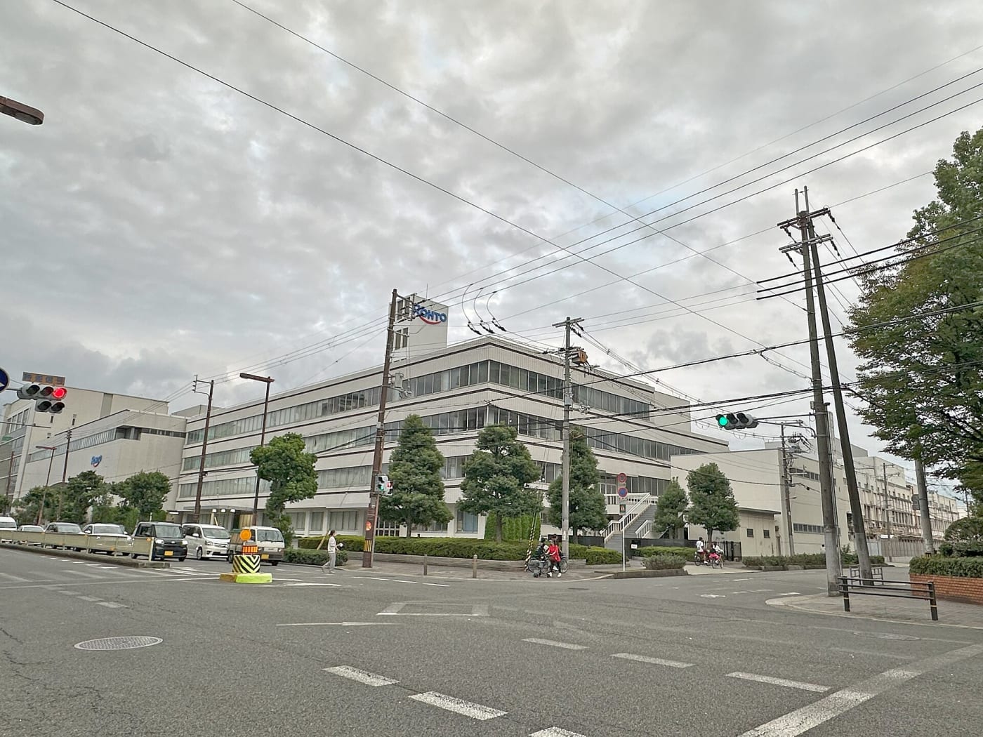 ロート製薬株式会社本社および大阪工場・研究所を撮影。