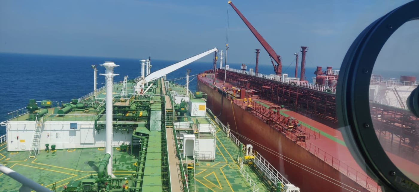 The Mother vessel MT YUSHAN (right) with a parcel load of 44551 MT cargo carried out STS operation with Daughter Vessel MT HAMPSHIRE (left) 