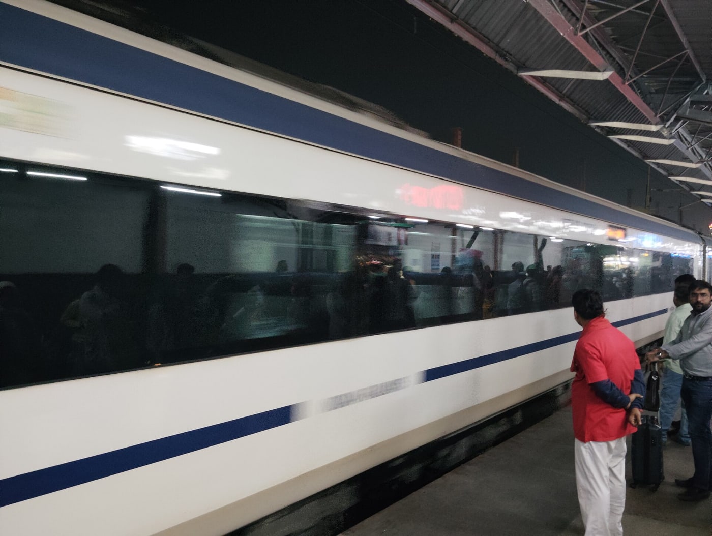 Mumbai Central–Gandhinagar Capital Vande Bharat Express