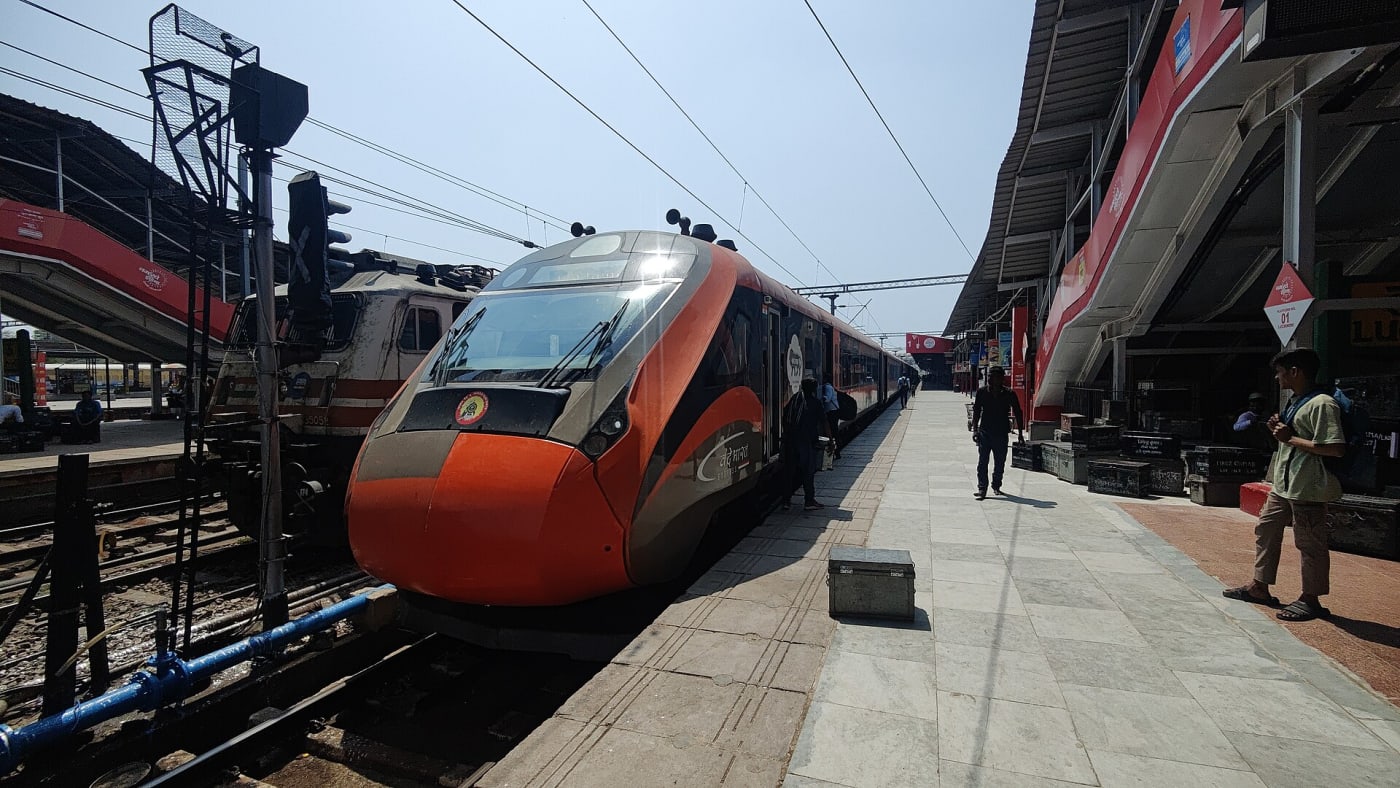 Meerut City–Varanasi Vande Bharat Express