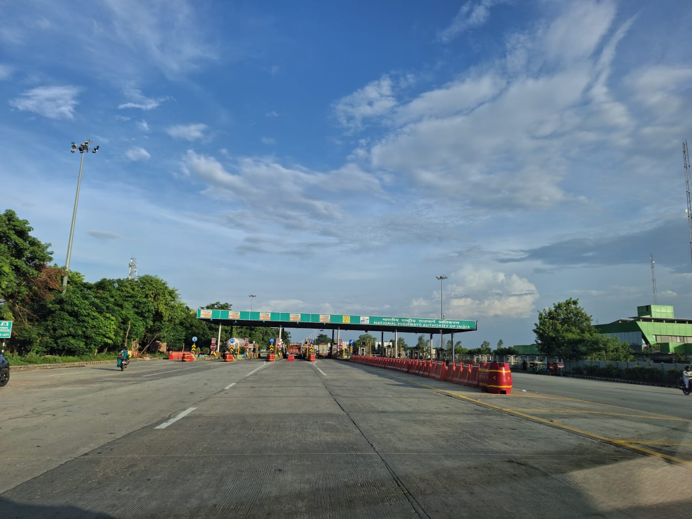 Toll plaza on National Highway 28 at Parsauni Khem, Bihar.