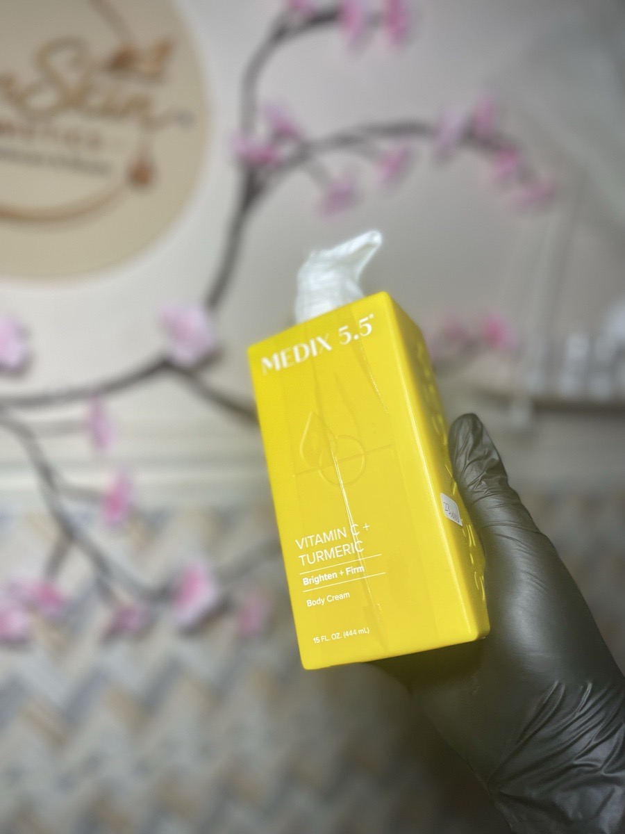Medix 5.5 Vitamin C + Turmeric Body Lotion