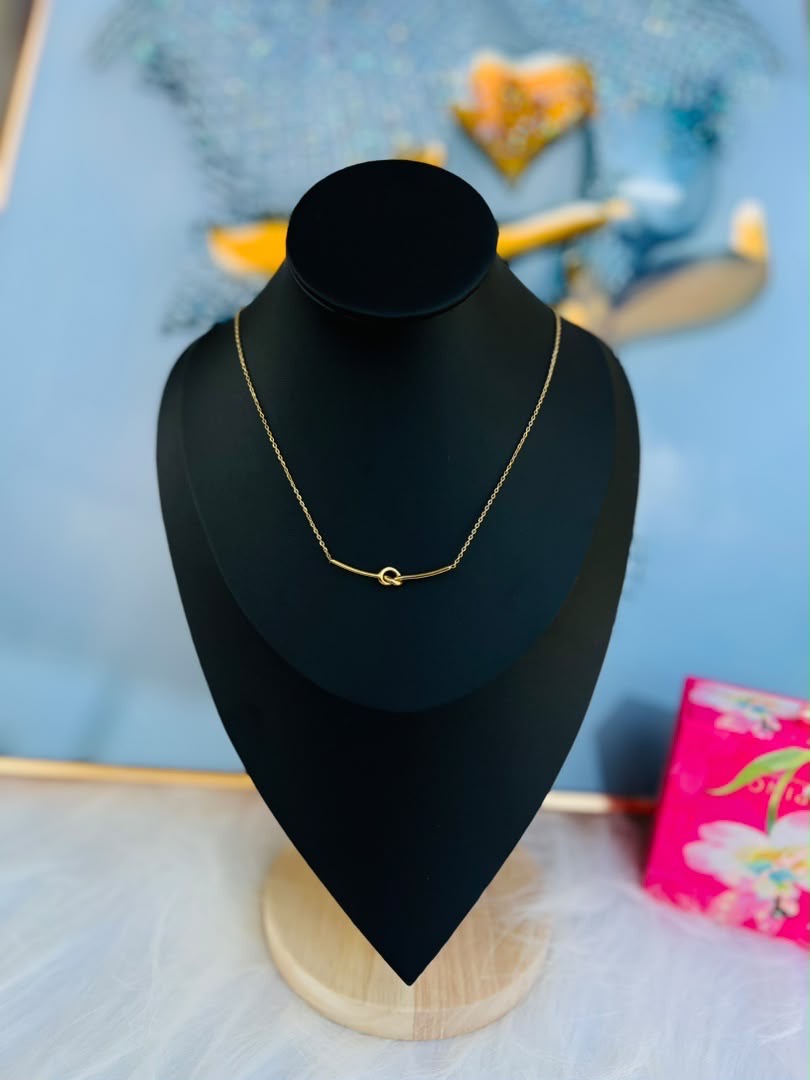 knottie necklace