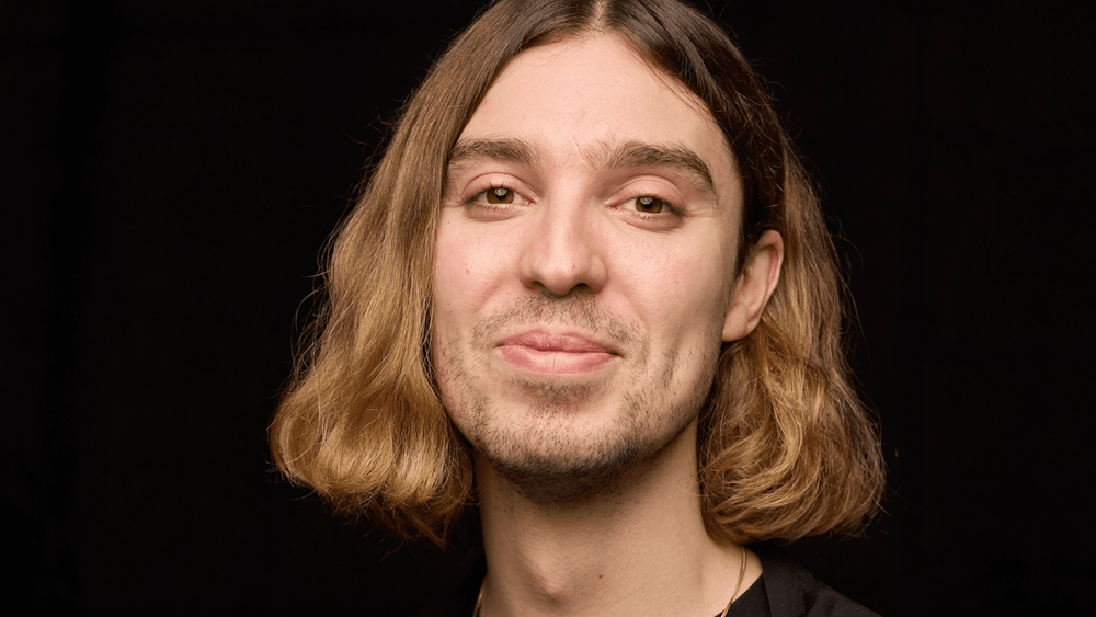 Picture of Ed Winters (Earthling Ed) smiling with a dark background