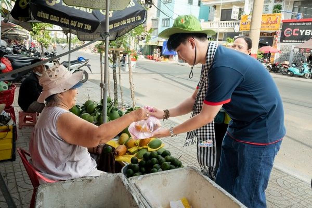 Đội hình tình nguyện Du học sinh TP.HCM lan tỏa giá trị nhân văn