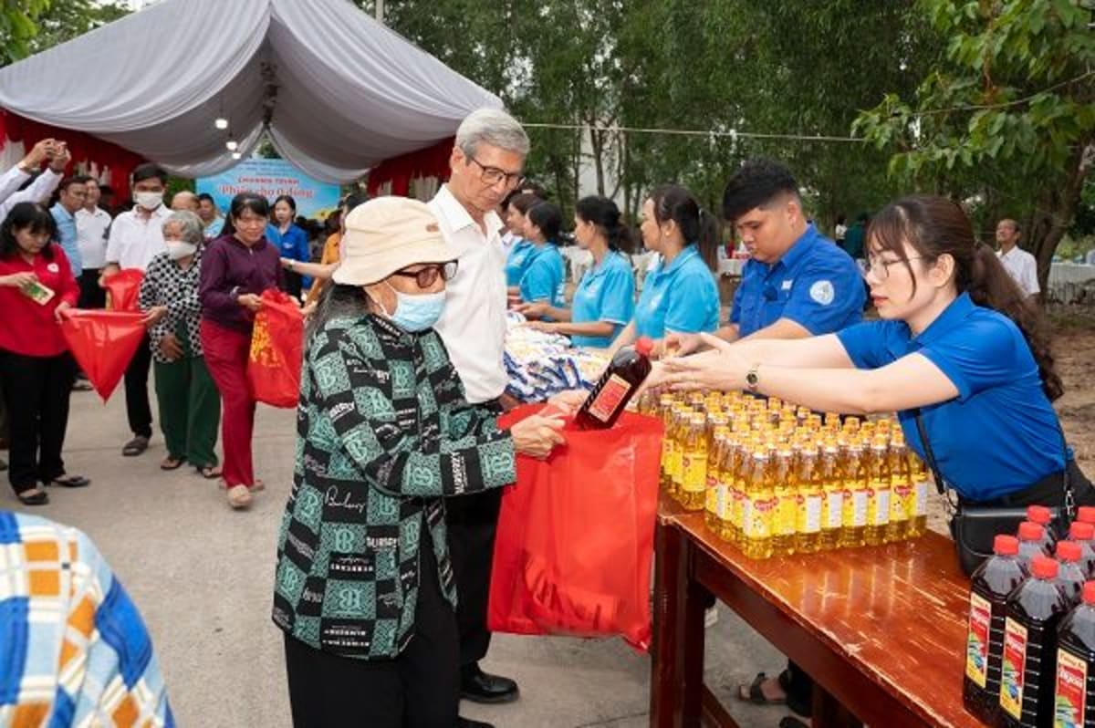 Rộn ràng “Phiên chợ 0 đồng” tại phường Phú An