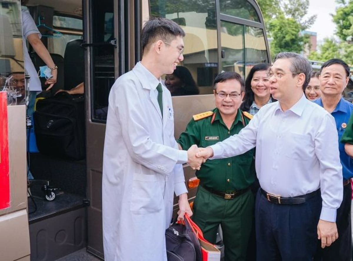 Lễ xuất quân chăm sóc sức khỏe nhân dân tại các vùng căn cứ cách mạng