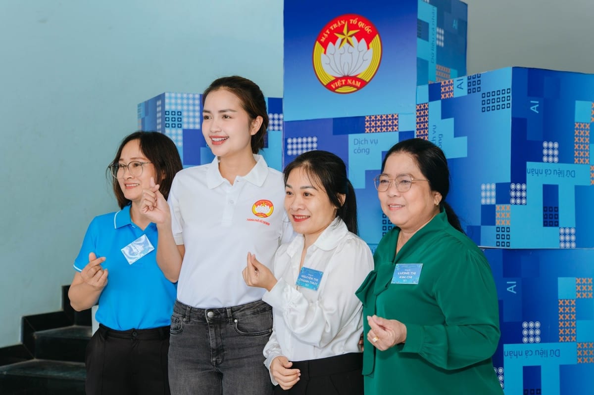 Khai mạc lớp thí điểm chương trình phổ cập kỹ năng số tại xã Bình Lợi