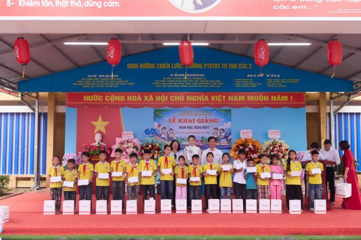 Đỗ Cẩm Ly trao học bổng cho hoc sinh Phú Thọ trước thềm Miss Cosmo 2026