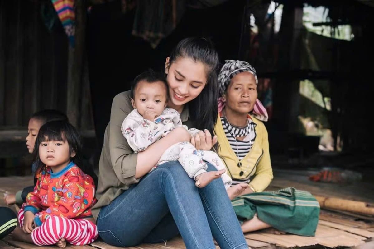 Trần Tiểu Vy và tám năm hành trình tỏa sáng yêu thương