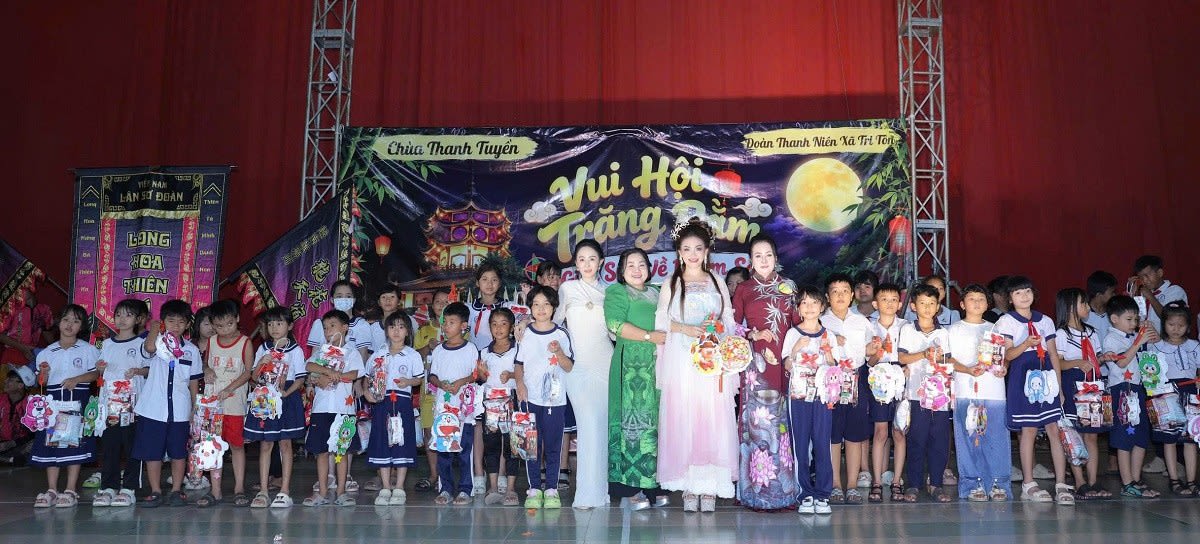 Doanh nhân, Hoa hậu Tuyết Mai vui Trung thu cùng hơn 600 em thiếu nhi Tri Tôn