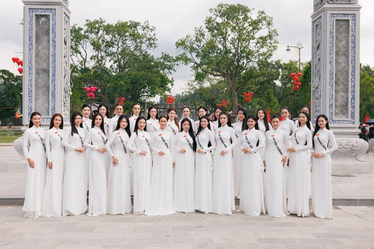 Top 30 Miss Universe Vietnam 2026 dâng hương tại Côn Sơn - Kiếp Bạc