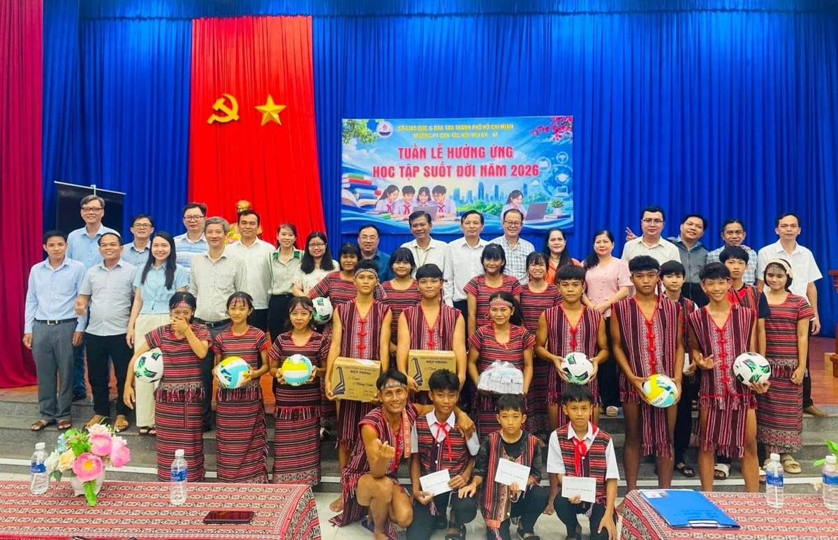 Cán bộ, đảng viên Sở Dân tộc và Tôn giáo TP.HCM tìm hiểu văn hóa Chơ Ro