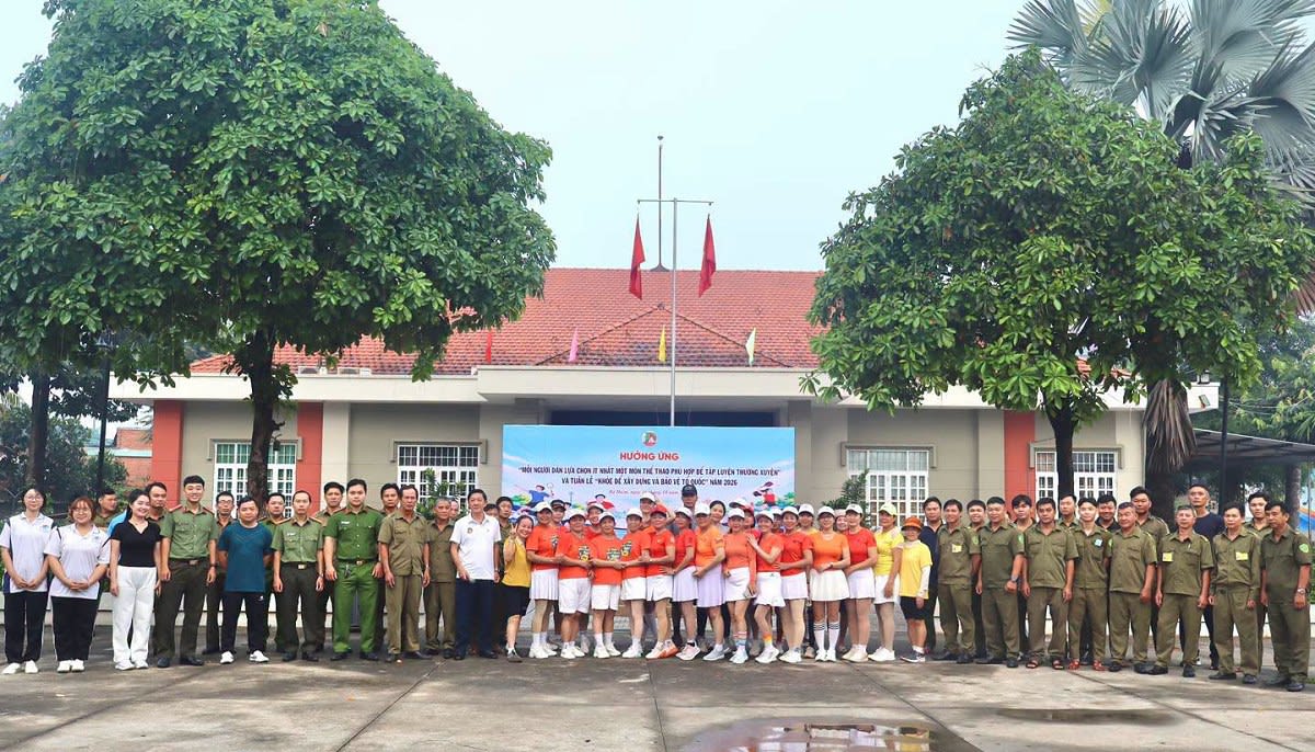 Xã Bà Điểm sôi nổi đi bộ hưởng ứng Tuần lễ “Khỏe để xây dựng và bảo vệ Tổ quốc” năm 2026