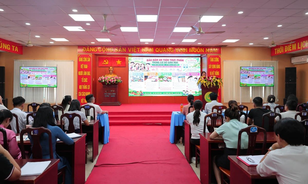 Bình Tân giới thiệu chương trình “Suất ăn minh bạch – Tick xanh trách nhiệm” tại các bếp ăn trường học