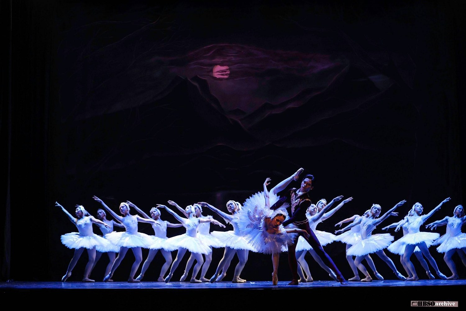Kiệt tác ballet kinh điển "Hồ Thiên Nga" trở lại sân khấu TP.HCM trong tháng 8