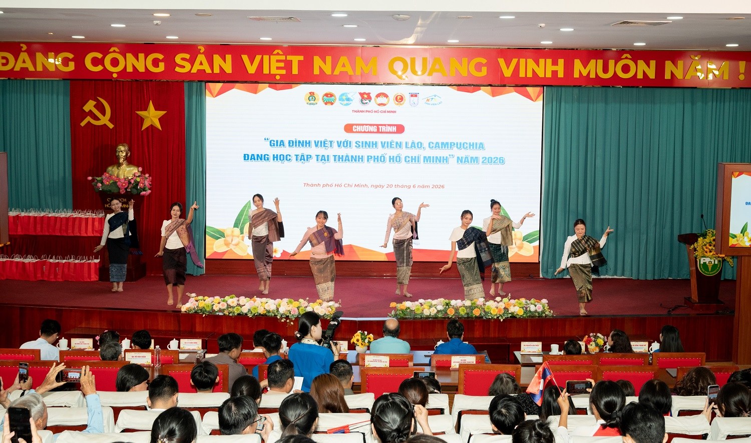 Gia đình Việt với sinh viên Lào, Campuchia: Ngày hội gặp gỡ đầy nghĩa tình