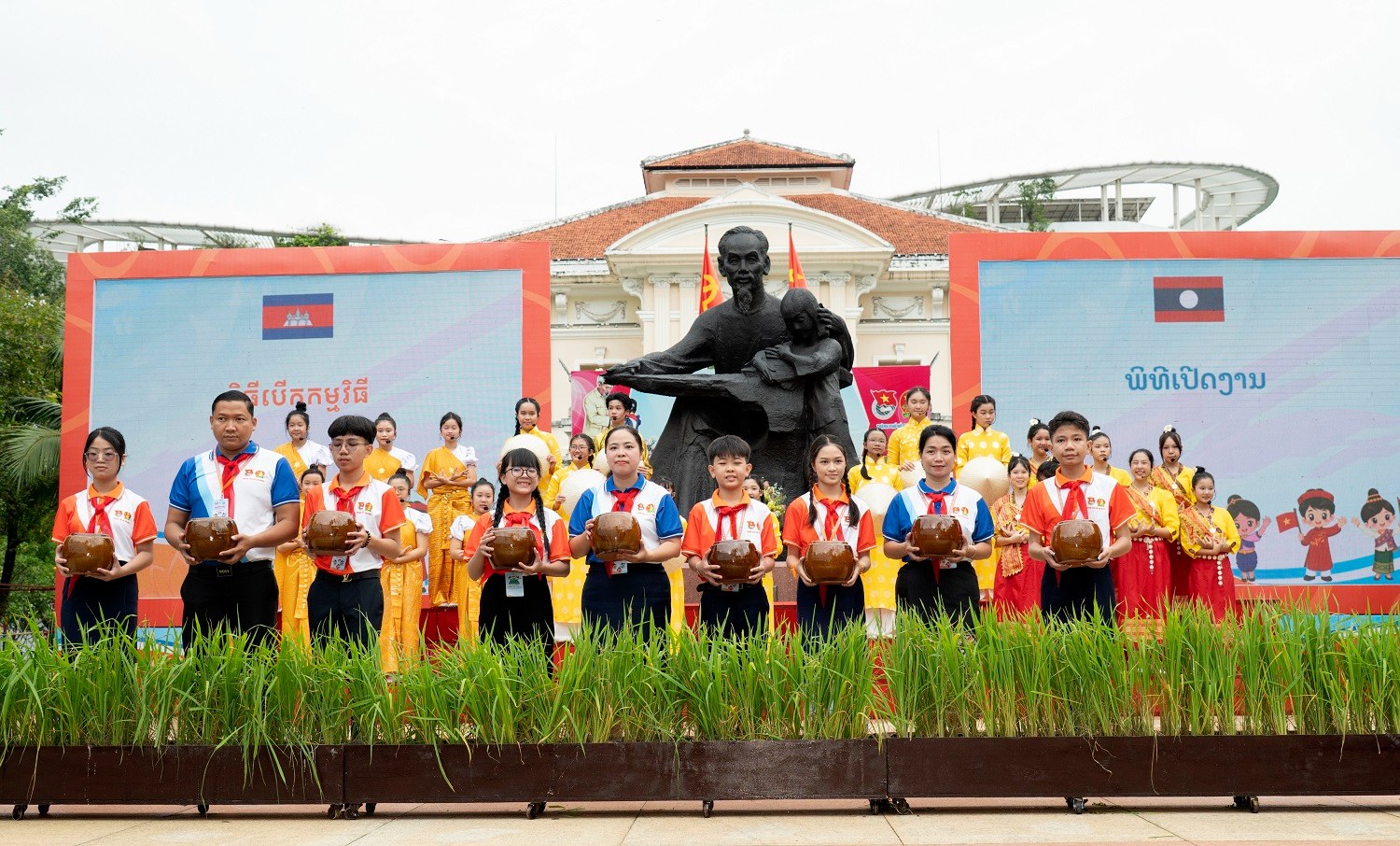 "Vòng tay bè bạn" kết nối tình hữu nghị Việt Nam - Lào - Campuchia