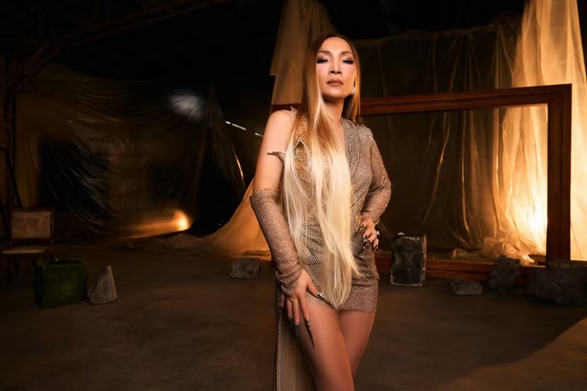 Hồng Ngọc "lột xác" cùng MV Latin Pop "Thôi xin anh đừng"