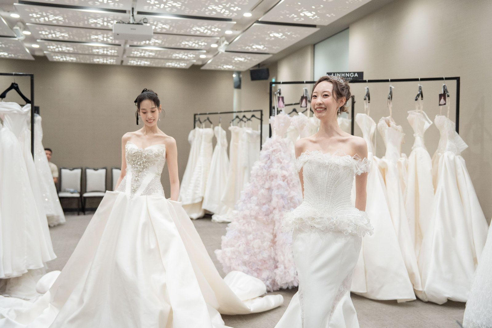 Linh Nga Couture mang gốm Bát Tràng “HANA YURI SS27” đến Kyoto