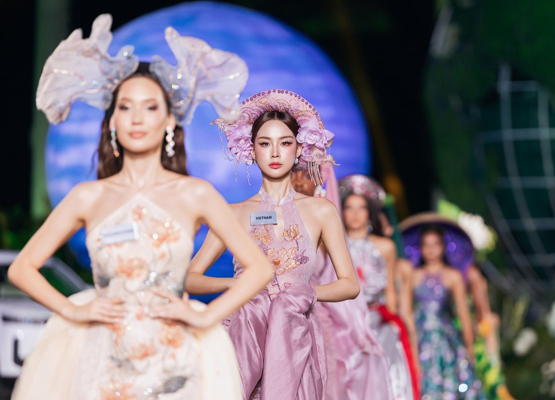 Thí sinh Miss World 2026 gây ấn tượng với "Yếm thắm lụa đào"