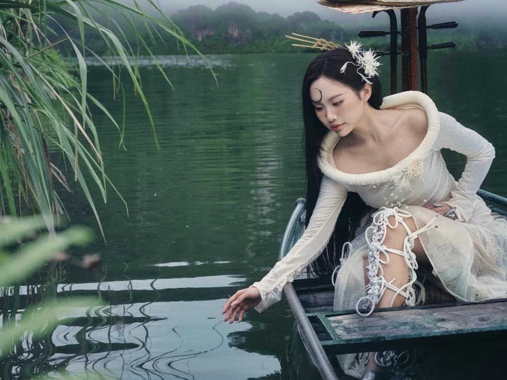 Phương Mỹ Chi "lột xác" cùng DTAP trong album mới đậm chất văn hóa ba miền