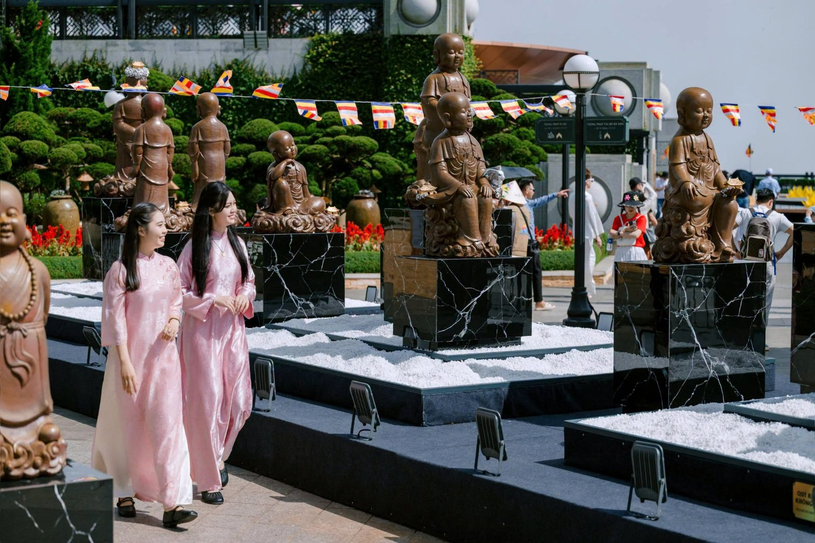 Chiêm ngưỡng nghệ thuật gốm tâm linh tại núi Bà Đen