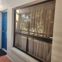 Five-star review from Orlando homeowner for same-day living room window glass replacement