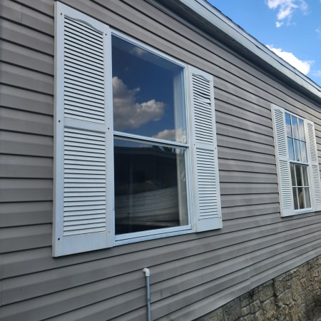 Five-star review from an Orlando homeowner after home window glass replacement