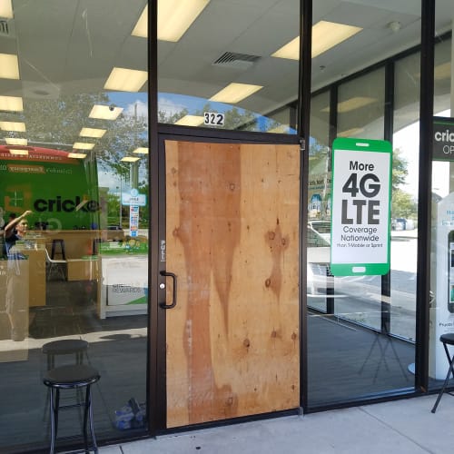 Glass Orlando service van providing emergency board-up in Central Florida. Click to open in modal.