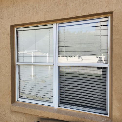 Cracked home window in Kissimmee replaced with clear new glass. Click to open in modal.