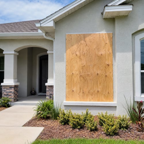 Broken glass opening in Saint Cloud secured with emergency board-up service. Click to open in modal.