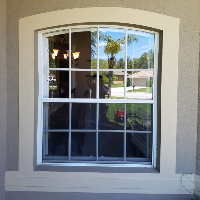 Cracked living room double-pane insulated glass replaced in Windermere Florida. Click to open in modal.