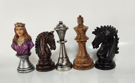 WALLPAPER BORDER CHESS PIECES GAME ROOM MAN CAVE NEW ARRIVAL