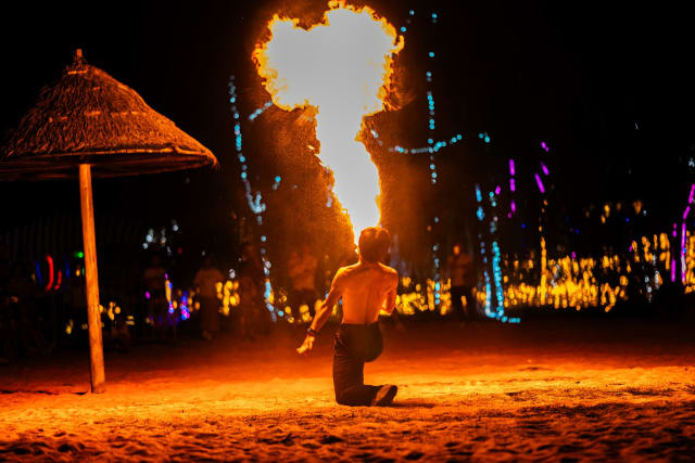 Full Moon Party Koh Phangan: alles wat je moet weten voordat het strand je opslokt