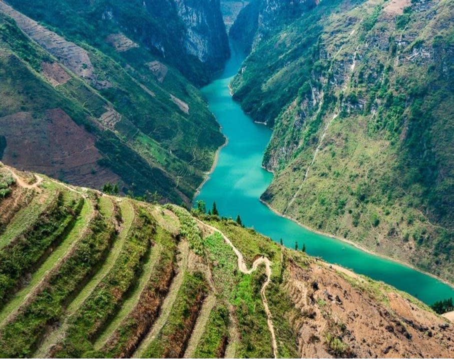 De Nho Que-rivier diep onder de Ma Pi Leng Pass