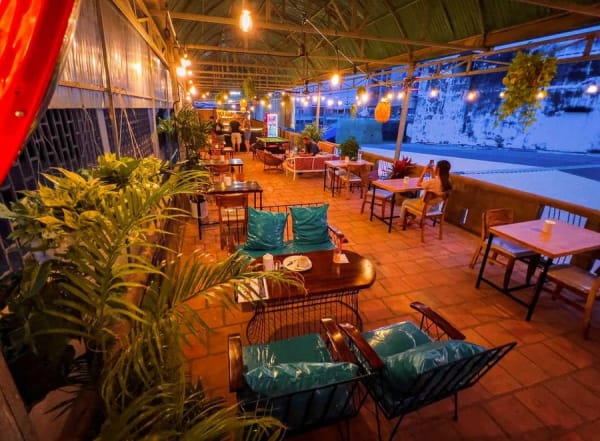 Social Backpacker Hostel & Rooftop Bar