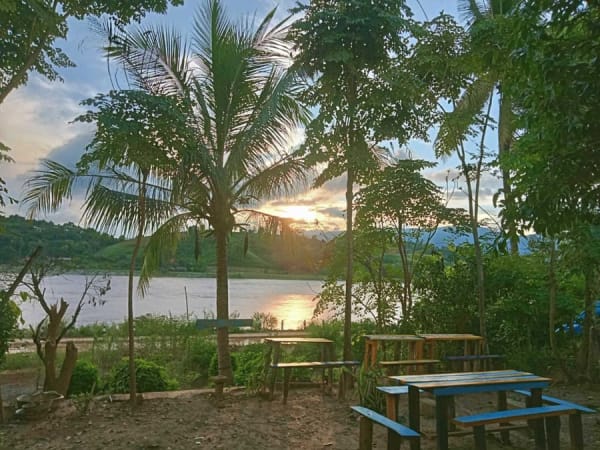 5 Minutes to slow boat pier hostel