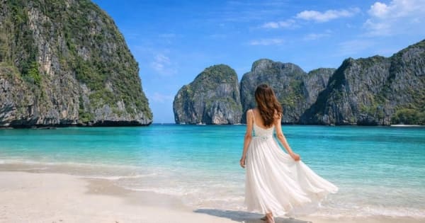 Phi Phi: eerste groep bij Maya Bay, boottocht om de drukte te vermijden
