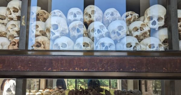 Phnom Penh: De Killing Fields & Tuol Sleng Genocide Museum