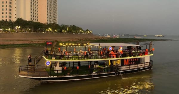 Phnom Penh: cruise bij zonsondergang met onbeperkt bier, frisdrank en barbecuebuffet