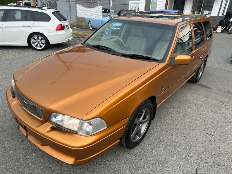 Volvo V70 1998 price $21,995