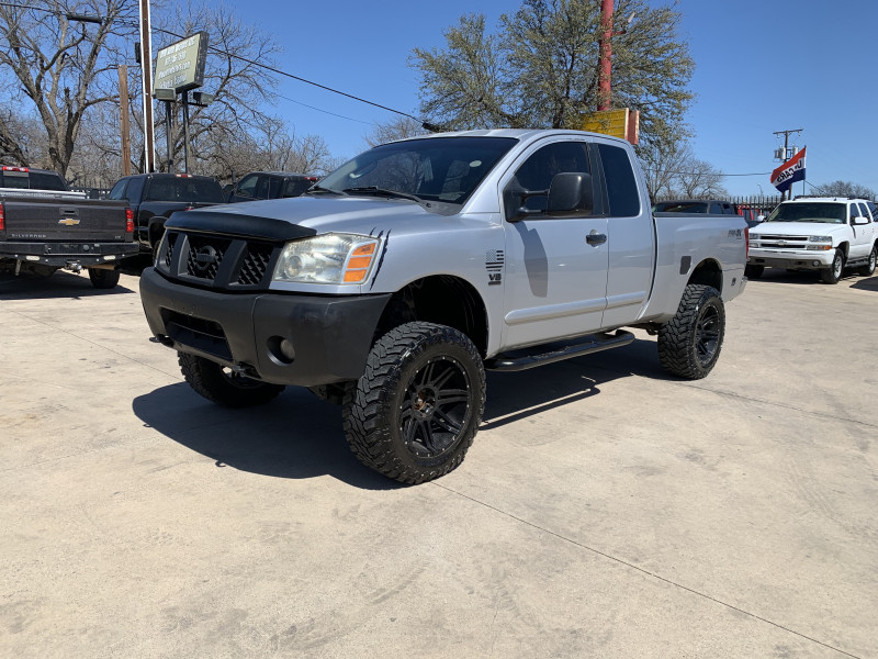 2004 nissan titan specs