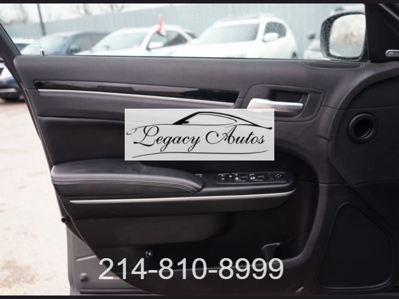 Chrysler 300 2019 price $27,950