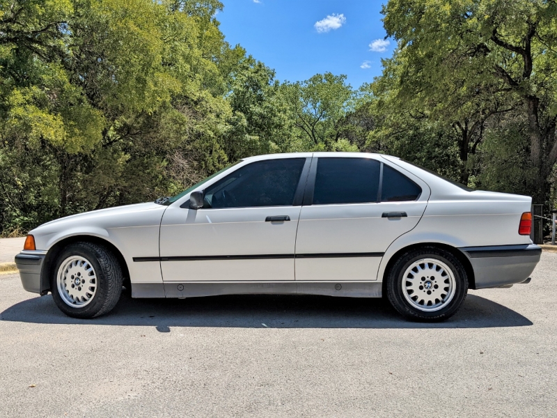 BMW 3-Series 1992 price $8,999